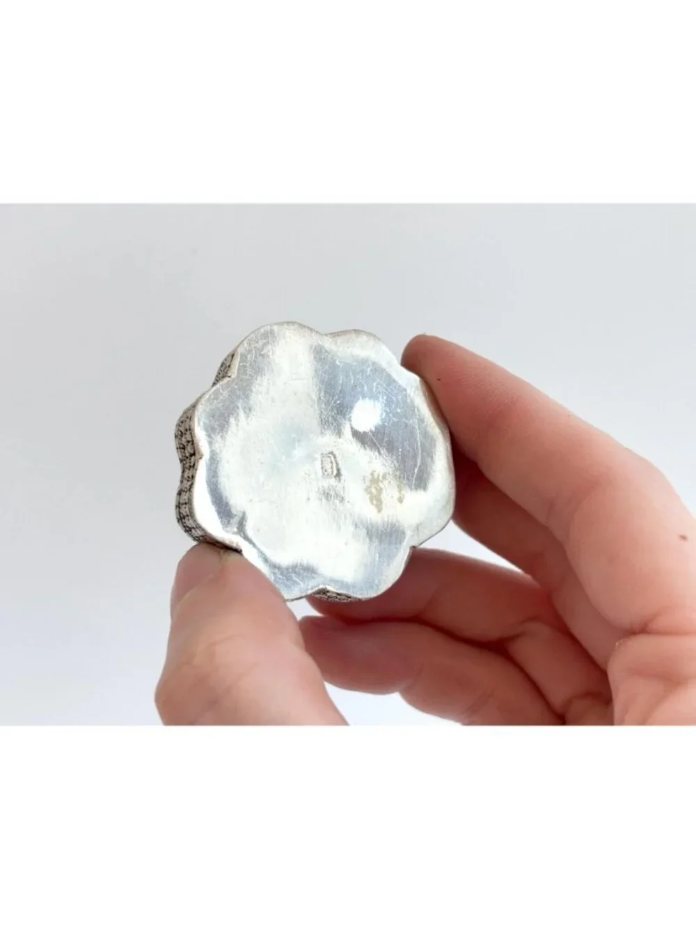 RARE Carved 980 Pure Silver Floral Scalloped Vintage Trinket Box | Jewelry Box